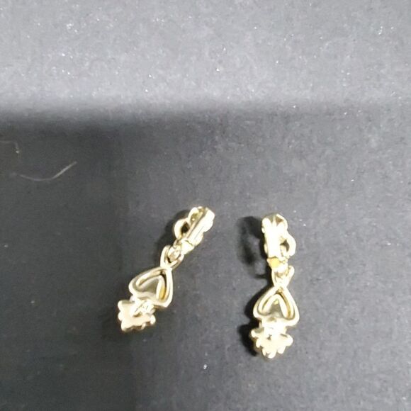 Vintage Sarah Coventry Gold & White Clip Earrings - Picture 3 of 4